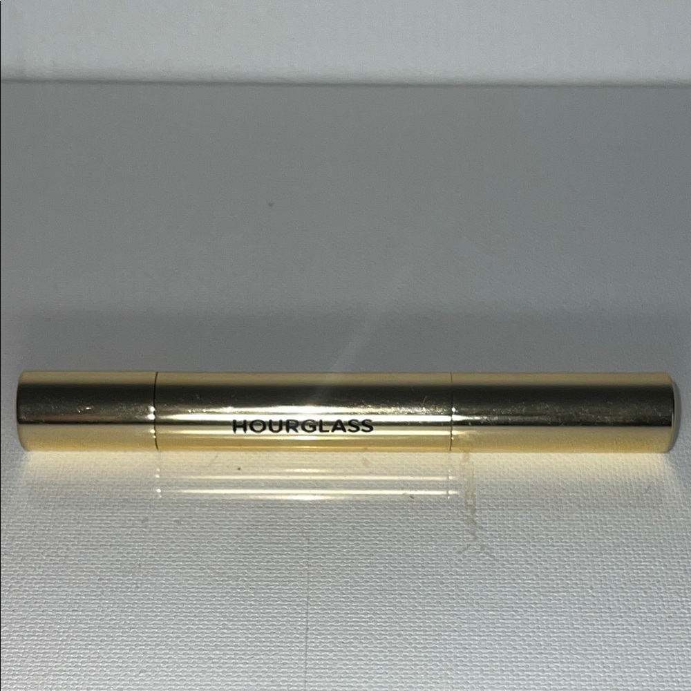 Hourglass secret volumizing glossy lip balm